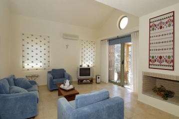 Grecja Chata Agios Nikolaos, Zewnątrz